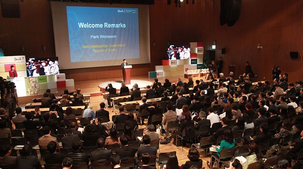 GSEF 출범의 포문을 연 첫 행사는 2013년 서울시청 등에서 국내외 130여개 단체를 비롯하여 시민 1,000여명이 참여한 가운데 개최되었다

