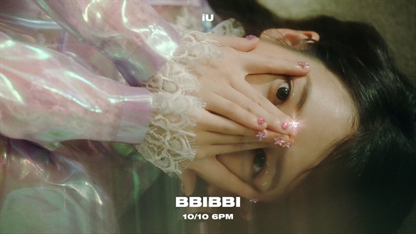 아이유 아이유가 데뷔 10주년을 맞아 디지털 싱글 '삐삐'를 발표했다.