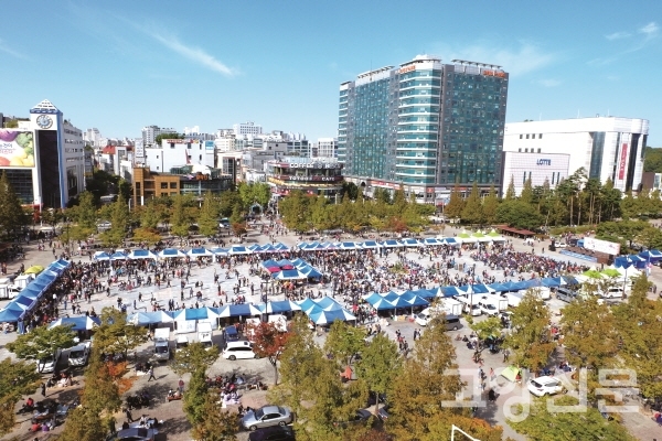  고양의 대표적인 축제로 성장한 대한민국막걸리축제가 10월 20~21일 이틀간 열린다.