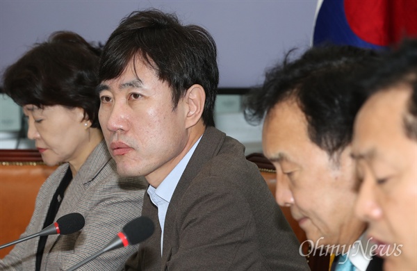 바른미래당 하태경 최고위원이 17일 국회에서 열린 최고위원회의에 참석하고 있다. 
