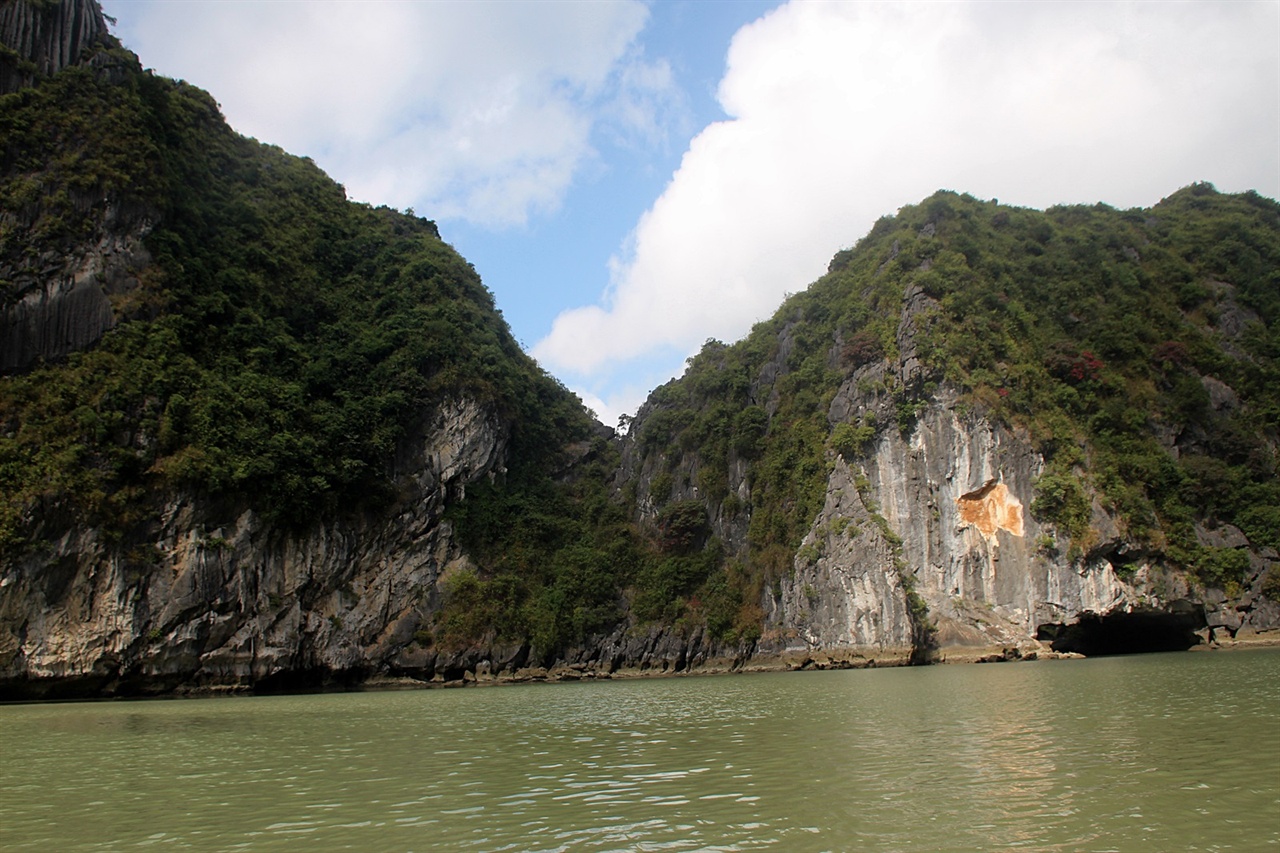 하롱베이 비경관광 수상동굴 통과후 호수같은 주변 모습