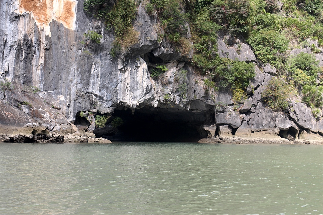 하롱베이 비경관광 수상동굴 통과후 모습
