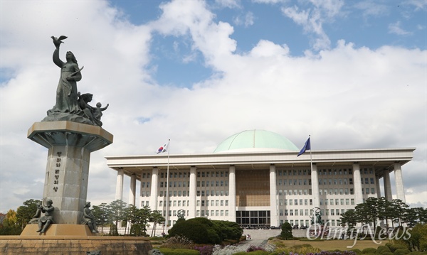  서울 여의도에 위치한 국회의사당 본관 전경