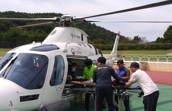 지난달 9월 한시민이 뇌혈관 증상을 보여 서산시 종합운동장에 착륙한 닥터헬기로 천안 단국대 병원으로 이송돼 위험한 순간을 넘겼다.