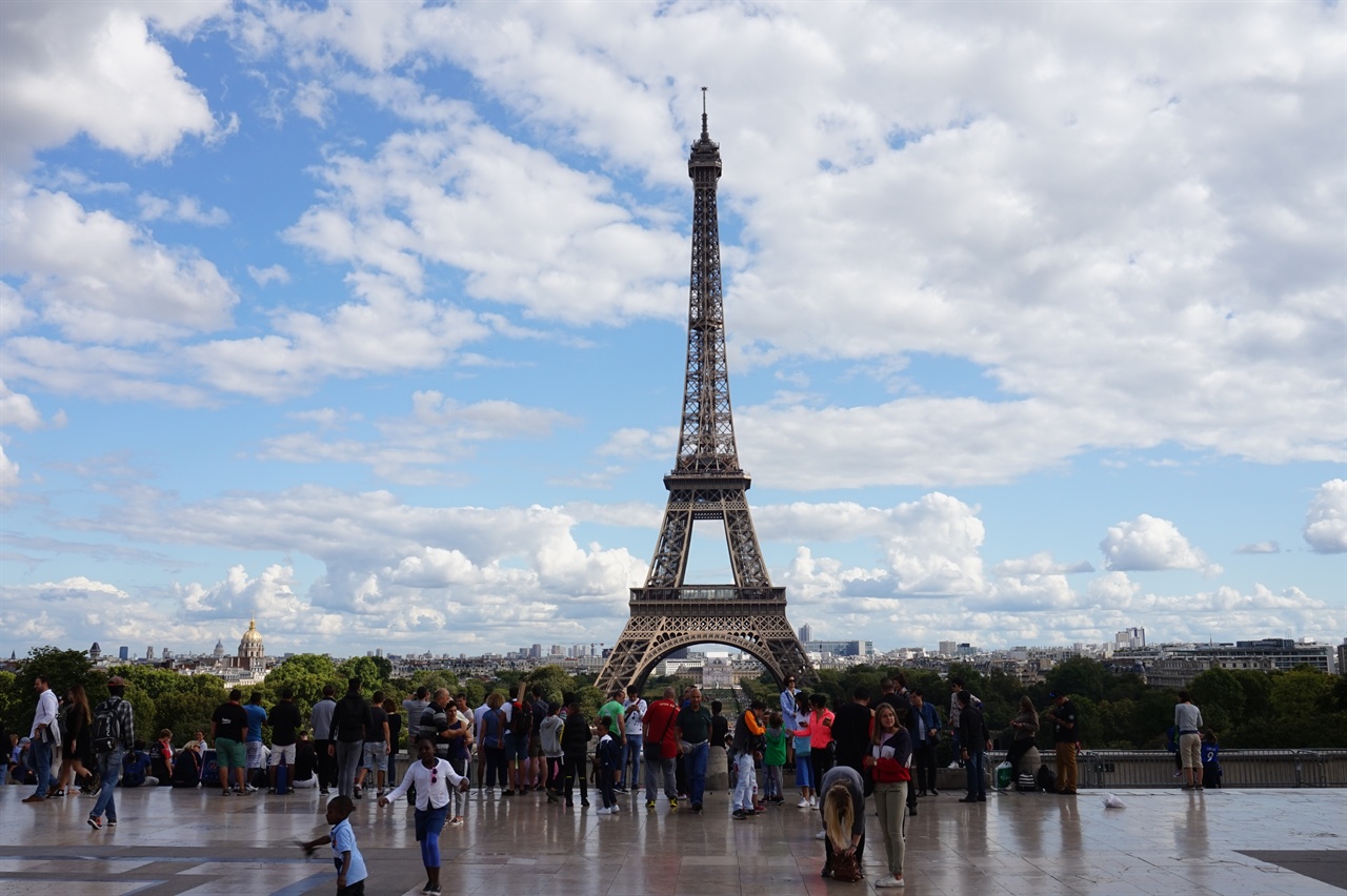 폭파하라는 히틀러의 명령에도 살아남은 파리의 에펠탑