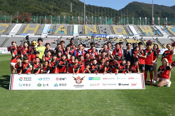 20일 오후 창원축구센터에서 열린 ‘2018 KEB하나은행 K리그1’ 경남FC와 상주 상무의 경기.
