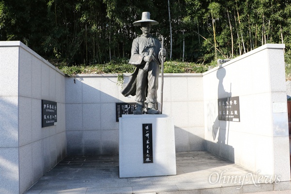경북 구미시 임은동 왕산공원에 있는 왕산 허위 선생의 동상.
