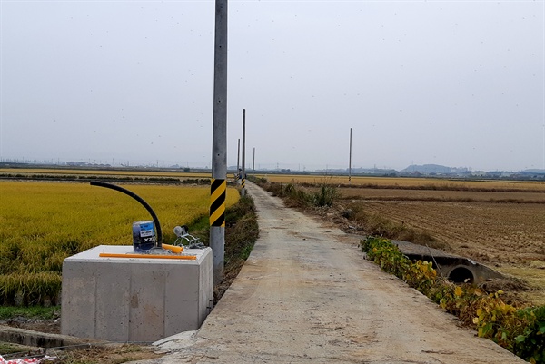 한국농어촌공사는 10월 16~17일 사이 창원 주남저수지 백양들 쪽에 전신주를 설치하려다 환경단체의 지적을 받고 철거했다.