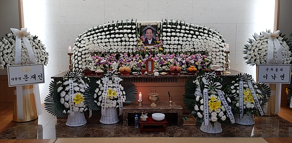 50년 동안 독도를 지키던 김성도(78세)씨가 지난 21일 세상을 떠났다. 월남전에 참전해 화랑무공훈장을 탔던 그는 대전현충원 묘역에서 영면한다.    
