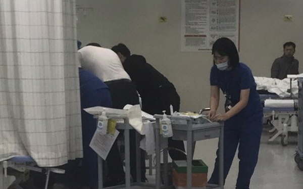 새마을금고 강도용의자가 22일 동국대경주병원 응급실에서 치료를 받고 있다. 