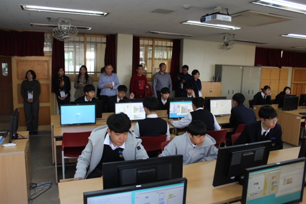 몽골 연수단, 숙지 중학교 컴퓨터실
