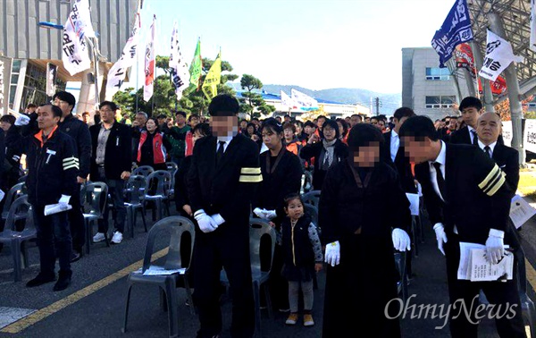  10월 23일 오전 울산항만공사에서 “비정규직 노동자의 벗 노동열사 김원창 민주노동자장 노제”가 열렸다.