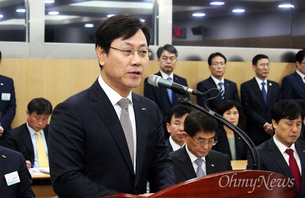 오영식 한국철도공사(코레일) 사장이 24일 열린 국회 국토교통위원회의 국정감사에서 답변을 하고 있다.