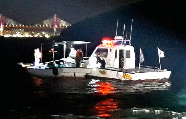 창원해양경찰서는 10월 30일 저녁 마창대교 인근 해상에서 엔진 고장으료 표류하던 어선을 구조했다.