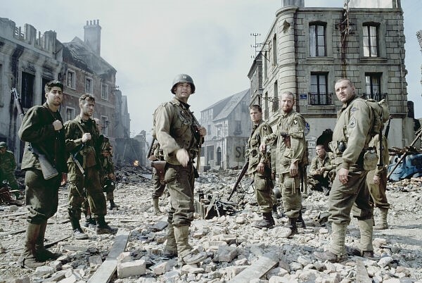  제2차 세계대전 영화의 새로운 시작 <라이언 일병 구하기>의 한 장면.