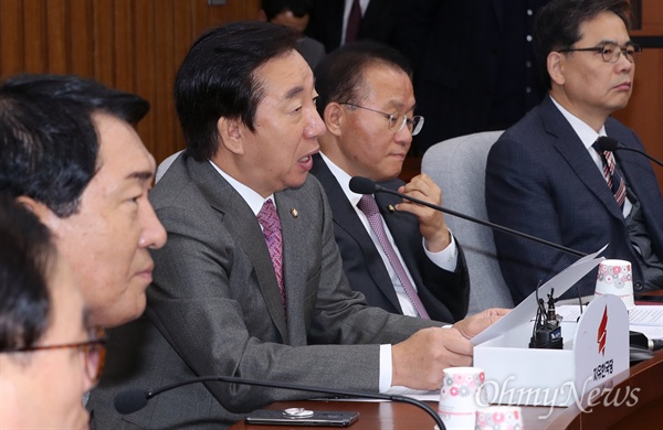 자유한국당 김성태 원내대표가 2일 오전 국회에서 열린 원내대책회의에서 모두발언을 하고 있다. 