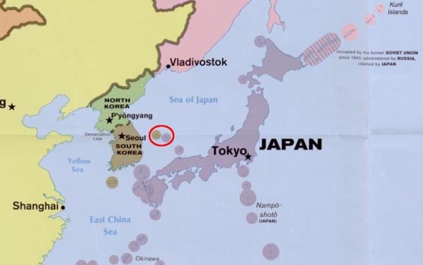 2002년 '동아시아와 오세아니아' 지역 주요 섬들의 영유권을 표시한 CIA 지도에서도 독도는 일본령 섬들과 동일한 색으로 구분했다. 같은 지도에서 러시아가 점유하고 있는 쿠릴 열도 4개 섬은 러시아와 일본 사이의 분쟁지역으로 명시했지만 독도에는 분쟁 표시조차 없었다. 