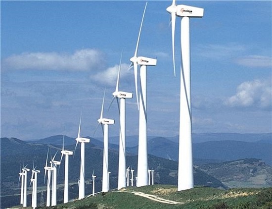    에너지기업 악시오나가 스페인의 한 지역에 건설한 풍력단지 모습. 이 회사는 2008년 우리나라 경북 영양군 석보면 맹동산에 1.5㎿급 풍력발전기 41대를 세우기도 했다. 