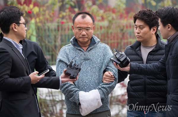 양진호 한국미래기술 회장이 7일 오후 경기도 성남에서 체포되어 수원 경기남부지방경찰청으로 압송되고 있다.