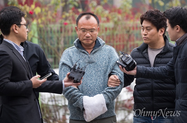  양진호 한국미래기술 회장이 7일 오후 경기도 성남에서 체포되어 수원 경기남부지방경찰청으로 압송되고 있다.