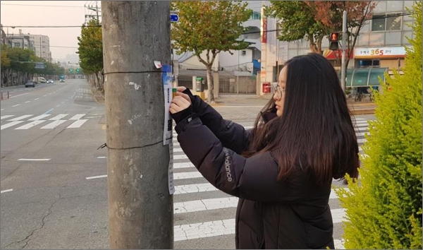 대전충남녹색연합은 지난 6일 부터 7일까지 24시간 동안 시민 100여명이 참여, 대전지역 87개 주요지점에서 이산화질소 간이캡슐 측정기를 이용한 '대기오염모니터링'을 실시했다.