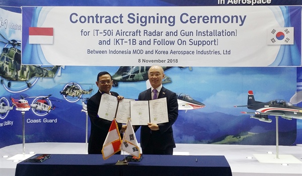 11월 8일 인니 방산전시회(Indo Defense 2018) KAI 부스에서 KAI 김조원 사장과 인도네시아 아구스 스띠아지(Agus Setiadji) 국방부 시설획득청장이 수출 계약을 체결했다.