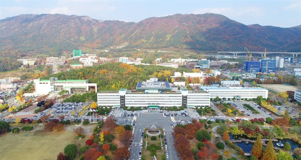 경남도청 가을 풍경.