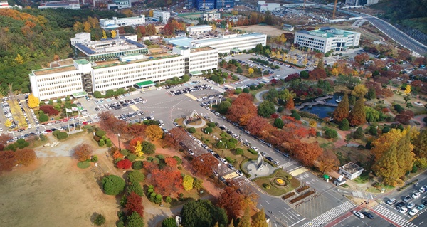 경남도청 가을 풍경.