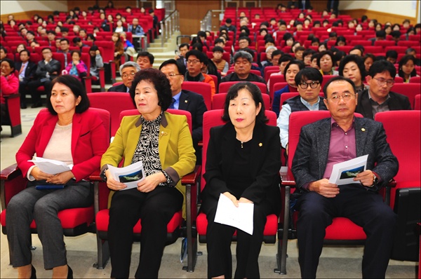  다큐 상영회에는 동구의회 의원들도 참석해 끝까지 관람을 했다. 왼쪽부터 이나영 의장, 오관영 의원, 성용순 의원, 황종성 의원