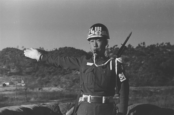 50년대 초 육군 헌병 활동 모습. 1954.12 (임인식=연합뉴스)
