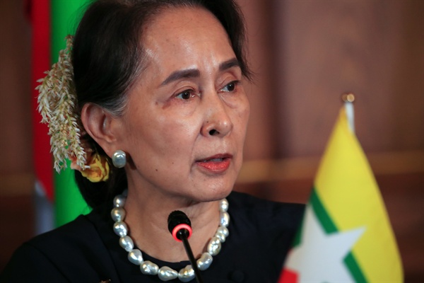아웅산 수치 미얀마 국가 고문.