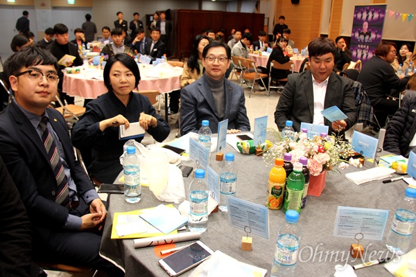 경남도는 김경수 지사와 청년들이 참석한 가운데 11월 14일 저녁 도청 대회의실에서 '경남 청년네트워크 발대식'을 가졌다.