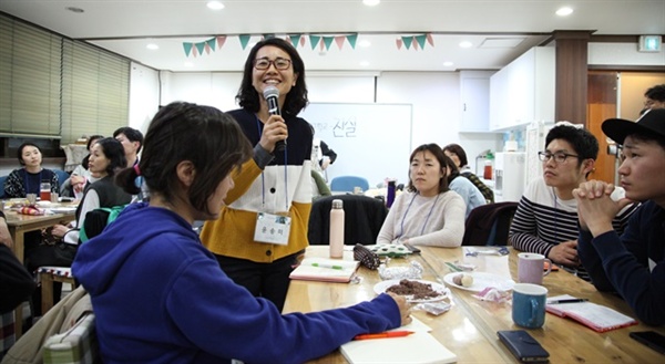    참석자들은 자료를 찾아보고, 모둠 토론을 하며 김부선 씨의 주장이 설득력이 없다는 걸 느꼈다. 