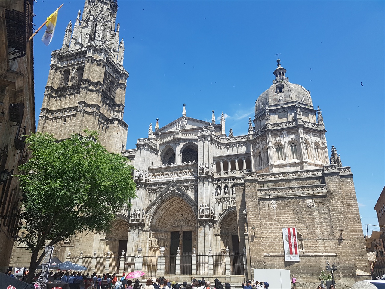 톨레도 대성당은 스페인 가톨릭의 총본부 성당으로 그에 걸맞은 장엄함과 우아함을 자랑합니다.