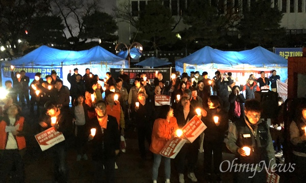  한국지엠 창원공장에 다니던 비정규직들이 해고되어 창원고용노동지청 회의실 점거농성을 하고 있는 가운데, 민중당 경남도당은 11월 15일 저녁 창원 정우상가 앞에서 "지엠 비정규직 해결 촉구 결의대회"를 열고 거리행진한 뒤, 창원고용노동지청 앞에서 집회를 열었다.