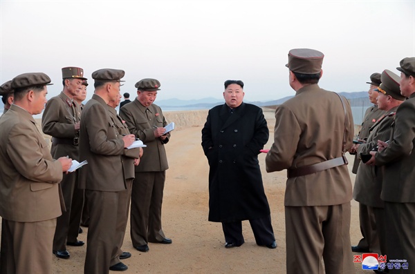 16일 <조선중앙통신>은  "최고영도자 김정은 동지가 국방과학원 시험장을 찾아 새로 개발한 첨단전술무기시험을 지도했다"고 보도했다.