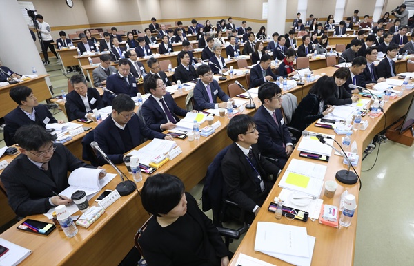  19일 경기 고양시 사법연수원에서 전국법관대표회의가 진행되고 있다. 이날 회의에서는 사법농단 판사 탄핵소추를 검토해야 한다는 내용의 선언문을 채택했다. 