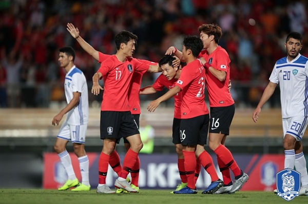 한국 대표팀 벤투 감독이 이끄는 한국 대표팀이 우즈베키스탄을 4-0으로 대파했다.