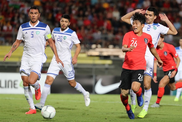 나상호 돌파 20일 호주 브리즈번 퀸즐랜드 스포츠 육상센터(QSAC)에서 열린 한국과 우즈베키스탄의 축구국가대표 친선경기.

후반 나상호가 공격하고 있다. 한국 4-0 승리.