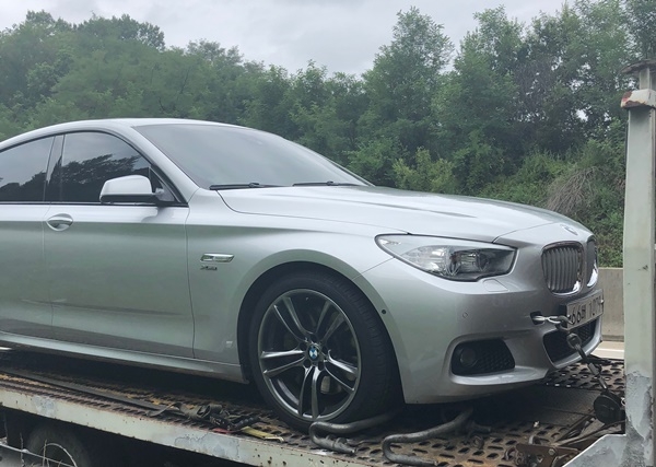 지난 8월 주행 중 시동꺼짐으로 인근 공식 서비스센터에 입고한 BMW GT 50i. 점검 결과 엔진의 주요 부품인 크랭크 베어링이 손상된 것이 원인으로 밝혀졌다. 