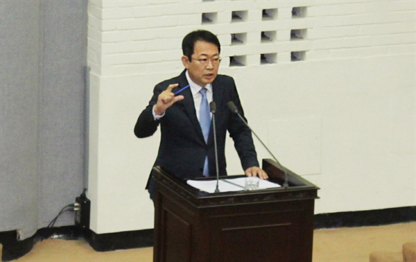 제251회 제2차 정례회 시정질문에 박남춘시장이 답변을 하고있다. ⓒ 인천뉴스