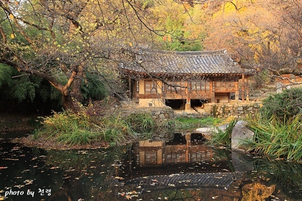 조선 숙종 때의 거유 우암 송시열이 만년에 거처하며 강학하던 곳이다. 