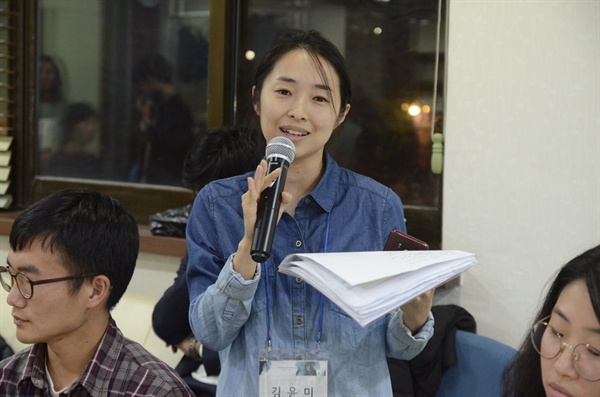 시장 논리에서 도태되는 사람들의 처지를 헤아리는 게 필요하지 않은 지 질문하는 김윤미 씨