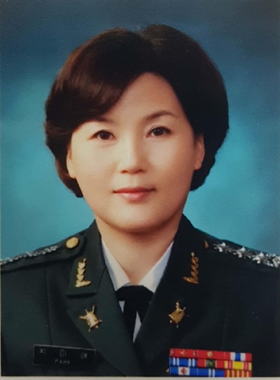 정부가 22일 육군 병과장에 박미애 준장진급자(여군정훈 3기)를 임명했다. 1986년 정훈병과에 여군이 임관한 이후 32년 만에 처음으로 여군 장군이 병과장을 맡게 됐다.