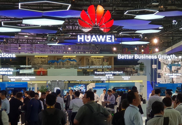 아시아 최대의 이동통신 박람회인 '모바일 월드 콩그레스(MWC) 상하이 2018'이 지난 6월 27일 열렸다. 사진은 5G 장비시장을 주도하고 있는 중국 최대의 통신장비업체 화웨이(華爲)의 전시 부스.  