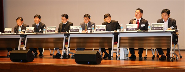 패널로 참석한 김영인 태안군의회의원이 환경부와 서부발전, 충남도, 태안군에 주민들의 목소리를 제안했다.
