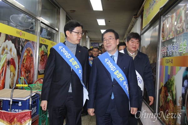 박원순 서울시장과 김경수 경남지사는 11월 24일 오후 창원 상남시장 3층에서 "경남-서울 상생혁신업무협약"을 맺은 뒤, 상남시장을 돌며 '제로페이' 홍보 활동을 벌였다.