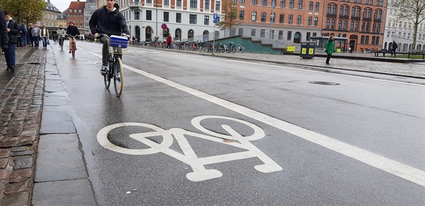 사람보다 자전거가 먼저인 나라 덴마크. 곳곳에 자전거 도로가 잘 조성돼 있다.