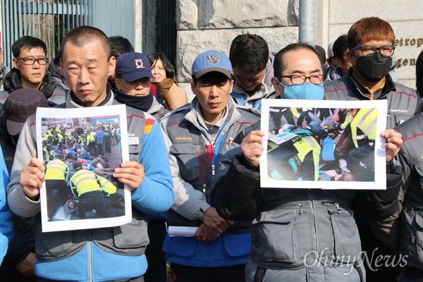 지난 21일부터 파업을 벌이고 있는 CJ대한통운 노동자들이 26일 오전 대구지방경찰청 앞에서 기자회견을 갖고 사측의 물량 빼내기에 공권력이 투입된 것에 대해 규탄했다.