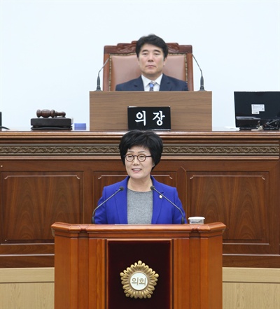  이종화 창원시의원이 11월 26일 열린 창원시의회 본회의에서 5분자유발언하고 있다.